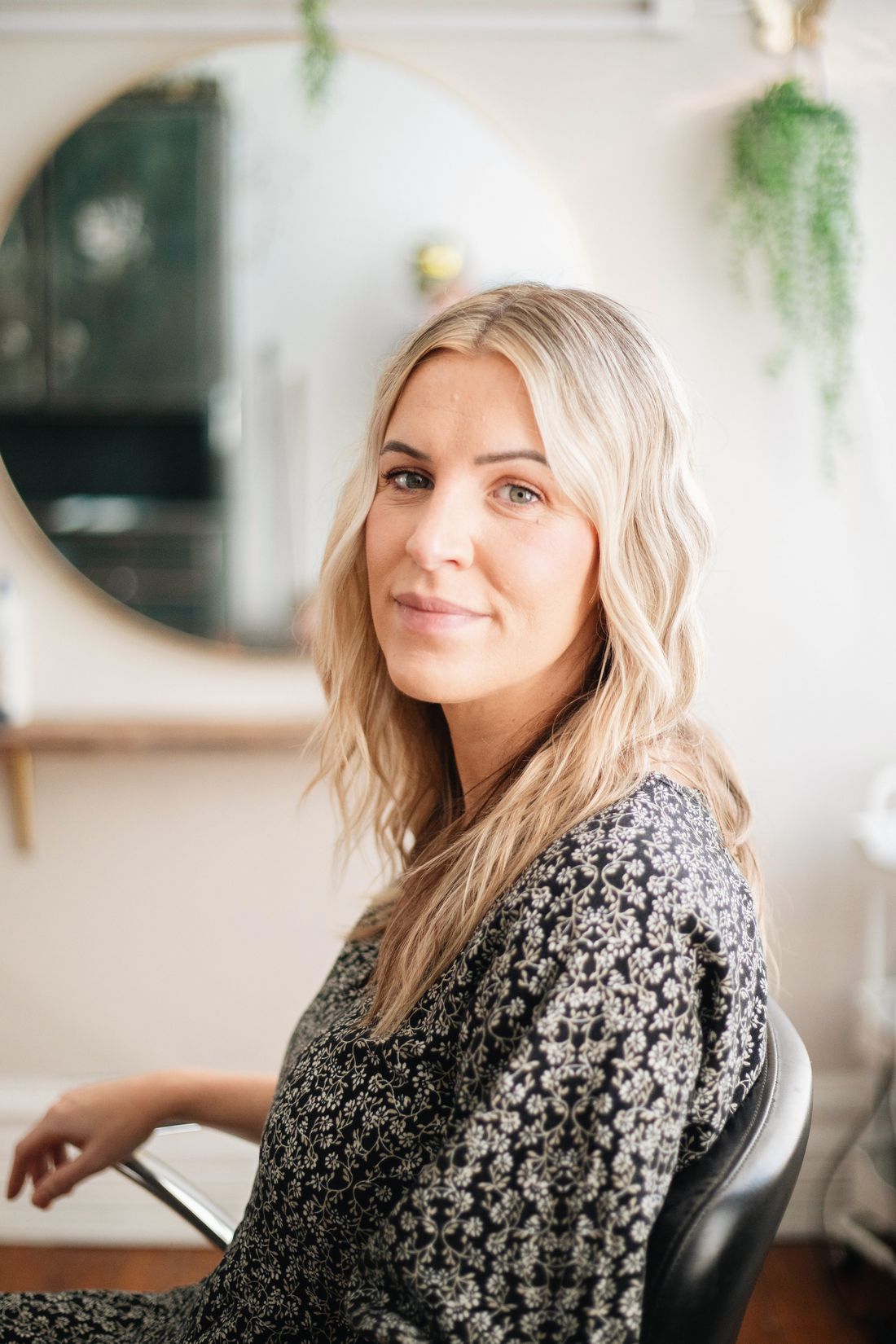Bildinspiration: blonde Wellen im Salon